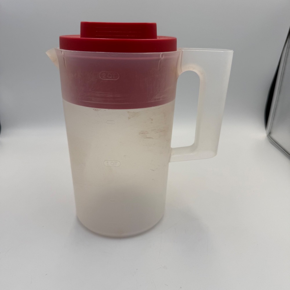Rubbermaid 2 Quart 1.9 Liter Plastic Pitcher Red Lid 2R52 Made in USA Vintage